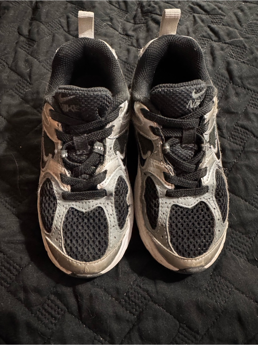 Nike Kids Black and Gray Mesh Athletic V5 RNR